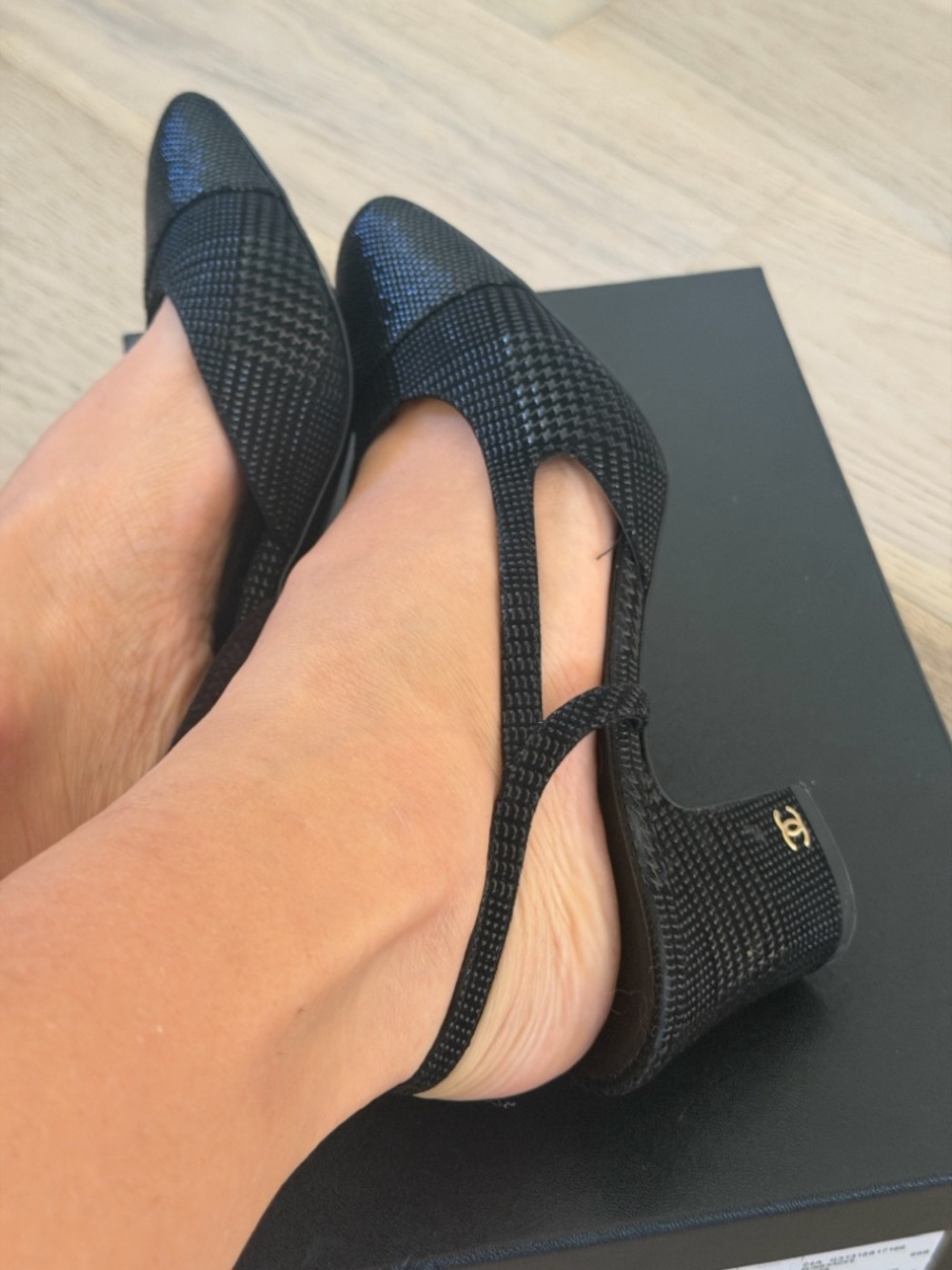 CHANEL Suede Kidskin Cap Toe CC Slingback Pumps 41 Black Gold - Picture 6 of 6